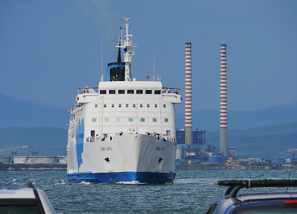 Unser Fährschiff Moby Love erreicht den Hafen von Piombino