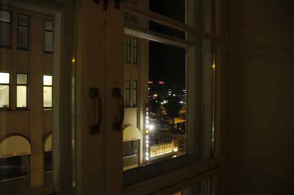 Auch in Helsinki wird es im Sommer Stockdunkel Blick aus dem Hotelfenster Radisson Blue