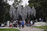 Helsinki - Sibelius Denkmal mit vielen Besuchern